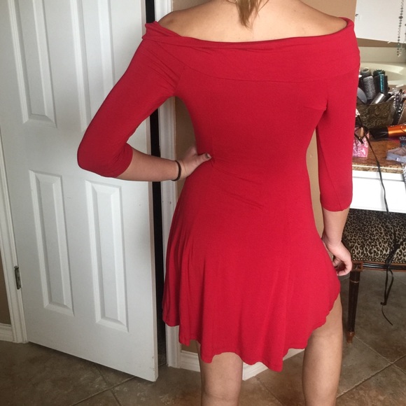 Red dress - Picture 2 of 2