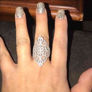 Beautiful sterling silver with crystals size 7