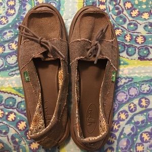 NWOT Sanuk Women 6 Shoes