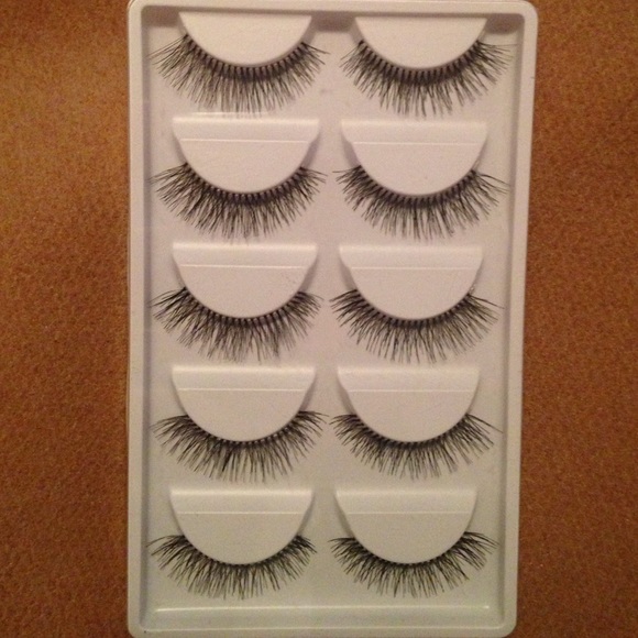 5-pair false eyelashes plus wet and wild one pr