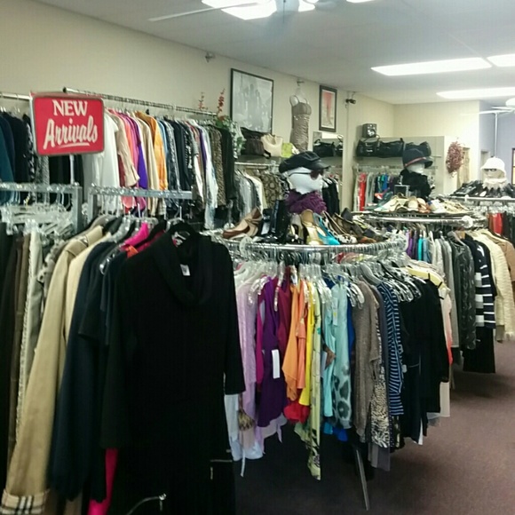 Clothing Echoes Boutique women's Designer Consignm - Picture 1 of 8