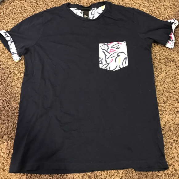 H&M t shirt with pocked. Mens medium