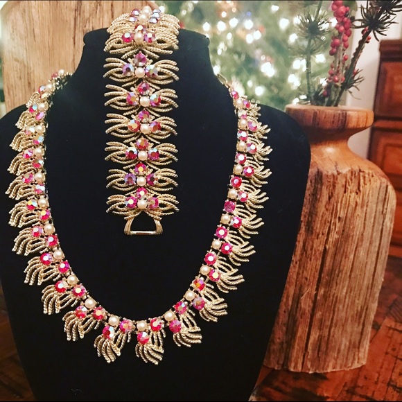 Jewelry - Vintage necklace and bracelet set