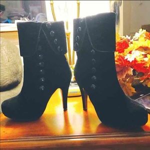 Brand new size 5 boots never worn