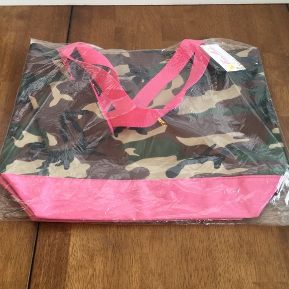 Boutique Bags - Camo Canvas Tote w/Coin Purse Boutique Bags - Camo Canvas Tote w/Coin Purse