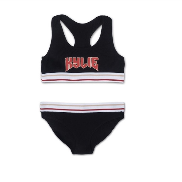 Kylie Jenner Shop sports bra set