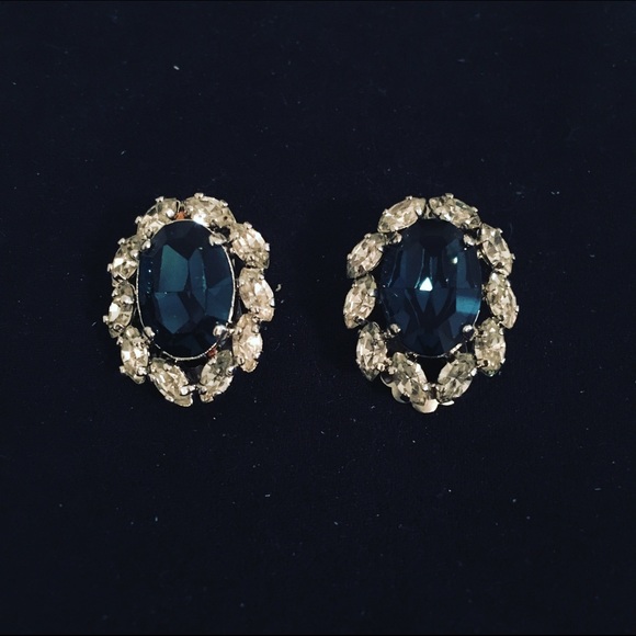 Jewelry - Rhinestone earrings