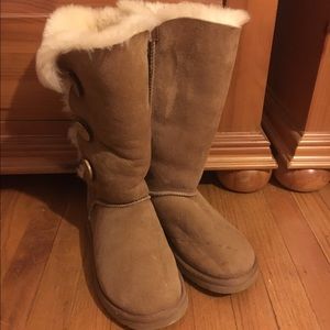 Chestnut Tall Bailey Button UGG
