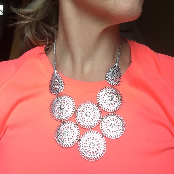 Like new Stella & Dot Silver bib necklace