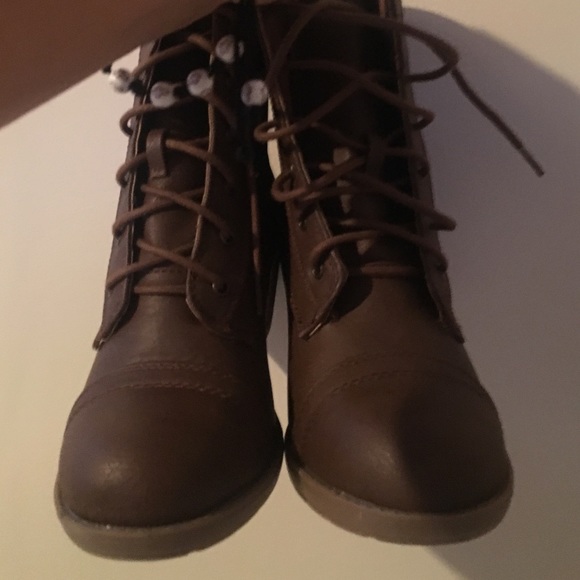 heeled lace boots - Picture 1 of 4