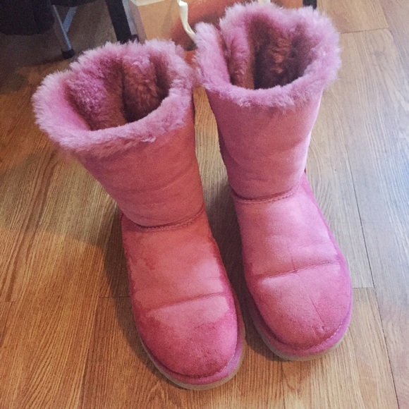 PINK UGG