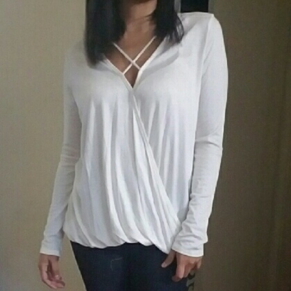 🌺LAST ONE🌺 IVORY RIBBED SURPLICE LONG-SLEEVE TOP - Picture 2 of 4