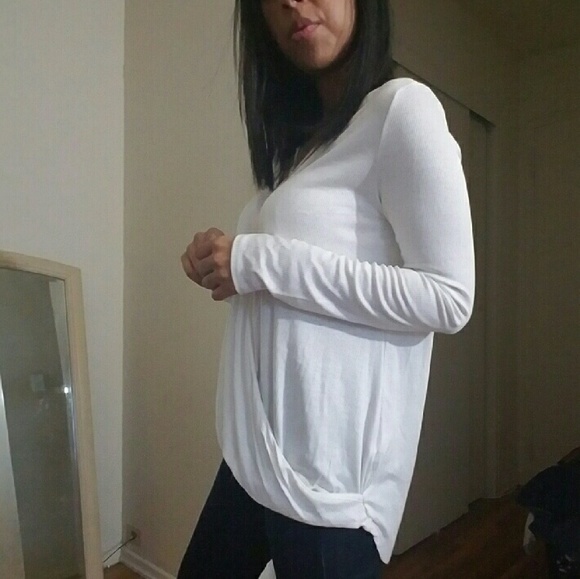 🌺LAST ONE🌺 IVORY RIBBED SURPLICE LONG-SLEEVE TOP - Picture 3 of 4