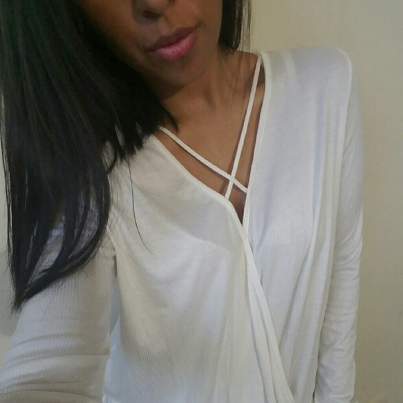 🌺LAST ONE🌺 IVORY RIBBED SURPLICE LONG-SLEEVE TOP - Picture 4 of 4