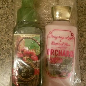Bath & Body Works Foaming Soap and Lotion Gift Set