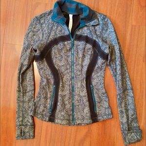 LULULEMON BLUE PATTERNED ZIP JACKET SIZE 6