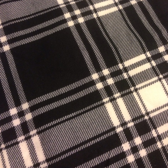 1 LEFT •Plaid Knit Leggings• - Picture 3 of 3