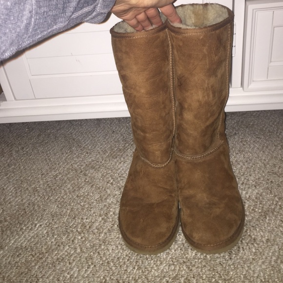UGG classic II Genuine shearling lined y'all boot