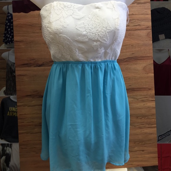 Body Central Dresses & Skirts - Body central blue and white strapless dress