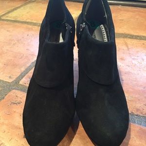 Adrienne Vittadini NWT Heeled Booties