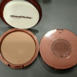 BN Mineral Fusion Pressed Powder Foundation Olive4