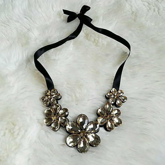 // Gorgeous statement necklace // - Picture 1 of 3