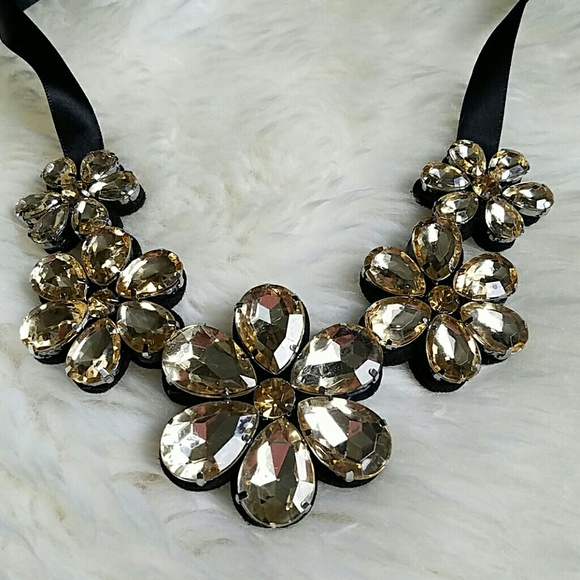 // Gorgeous statement necklace // - Picture 2 of 3