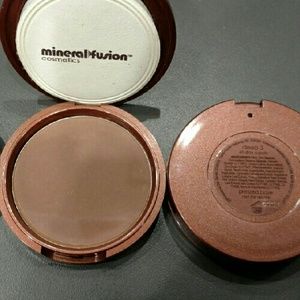 BN Mineral Fusion Pressed Powder Foundation Deep 3