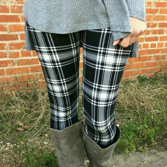 🖤LAST ONE🖤 Super Soft Plaid Leggings!