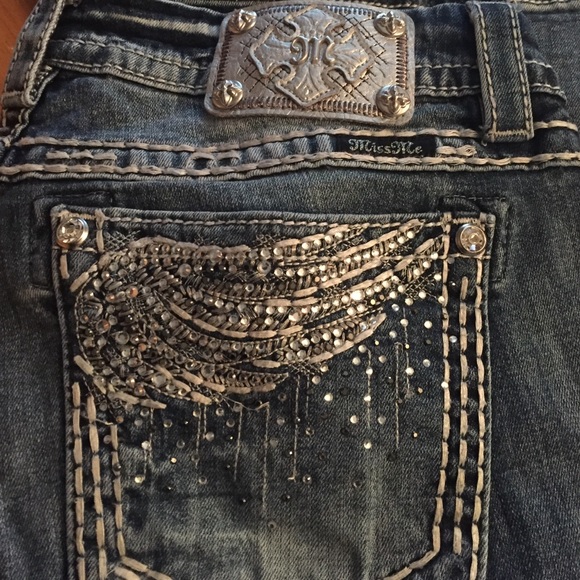 Miss Me Crop Jeans size 31 mid rise easy!!