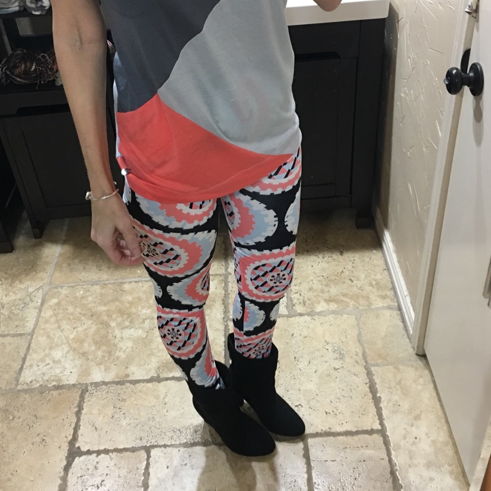 Super Skinny Leggings Run Small Med & Large Avail