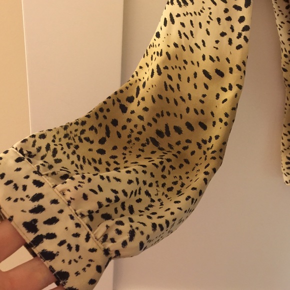 V neck cheetah print blouse - Picture 2 of 4