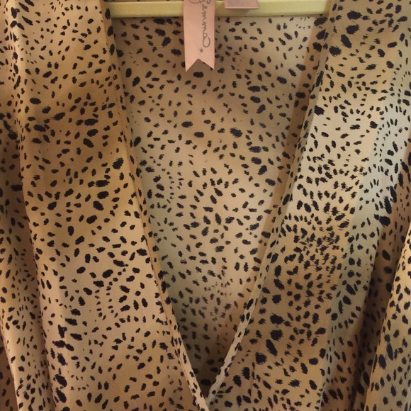 V neck cheetah print blouse - Picture 4 of 4