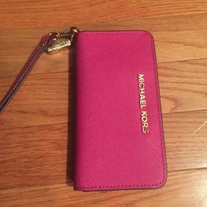 Michael kors saffiano fuschia iPhone case wallet
