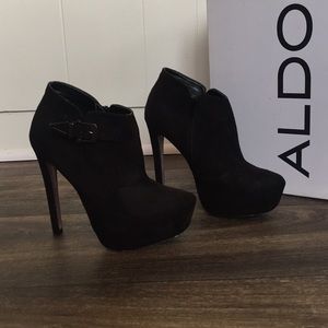 Adorable Aldo Black Suede Booties