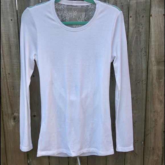 ❗️ 1 LEFT❗️⋆BCBG⋆ Long Sleeve Tee - Picture 4 of 4