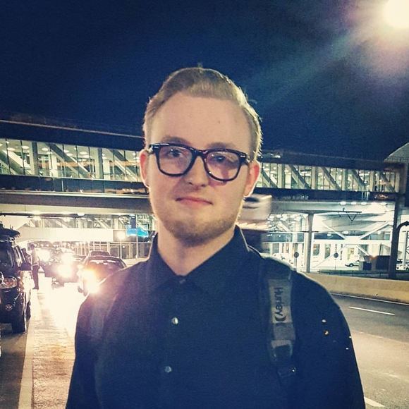 Meet your Posher, Elliott