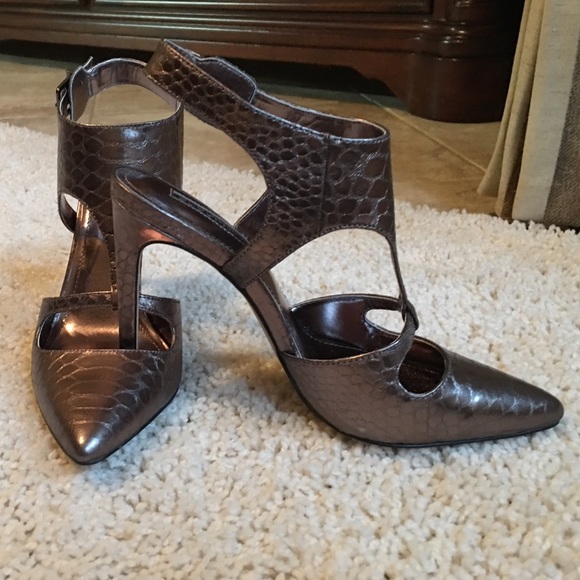 BCBG WOMEN SHOES
