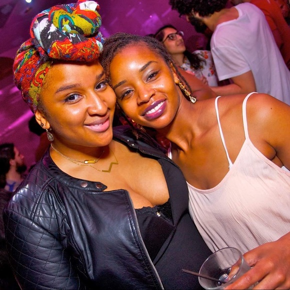 Meet Your Poshers | Didi and Tamicah - Picture 2 of 2