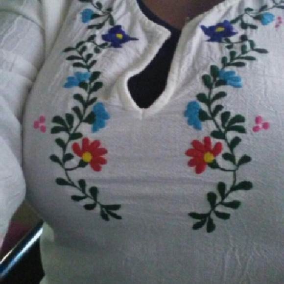 Blouse - Picture 2 of 3