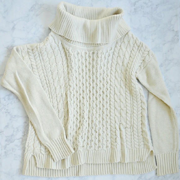 American Eagle Outfitters Sweaters - American Eagle Turtleneck Sweater American Eagle Outfitters Sweaters - American Eagle Turtleneck Sweater