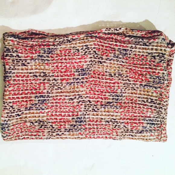 Urban Outfitters infinity scarf in unique pattern - Picture 3 of 4