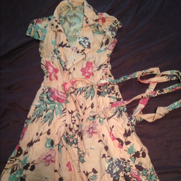 Vintage floral print wrap dress