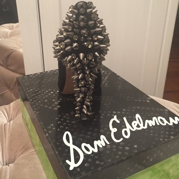 Sam Edelman Lorissa Black Sued Pump - Picture 4 of 4