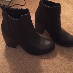 Black chunky heel boot