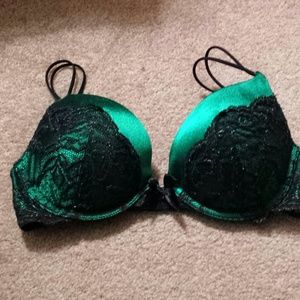 A 34C victorias secret bra