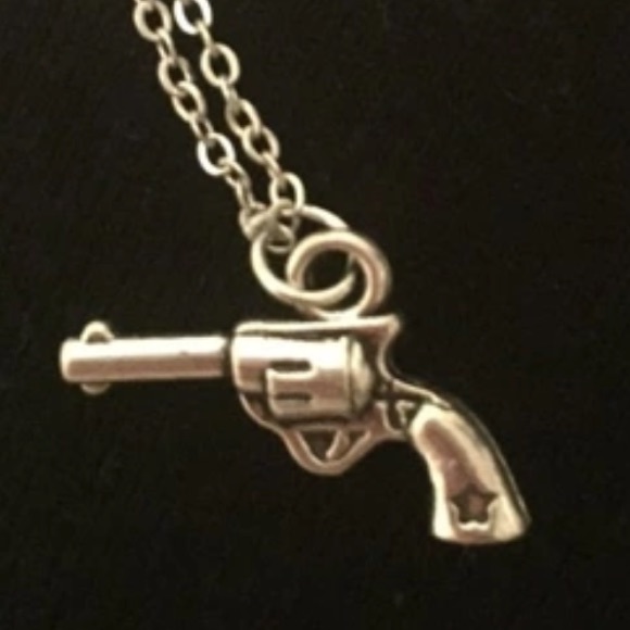 (O2) Pistol Necklace - Picture 3 of 3