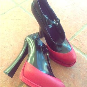 Prada- size 7. Make a statement. Stand out! New,