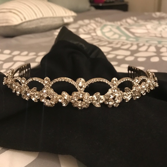 Bridal tiara 👸
