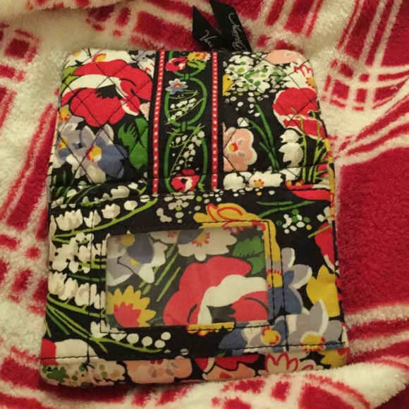 Beautiful gently used Vera Bradley wallet! - Picture 2 of 4
